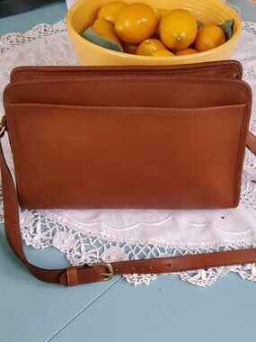 Vintage Coach Swagger Crossbody in British Tan + Hangtag